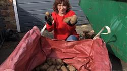 Former lottery winner gives potatoes for free to families in coronavirus isolation